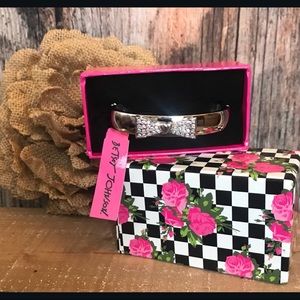 💎NWT! Betsy Johnson Pave Silver Hinged Bow Bangle